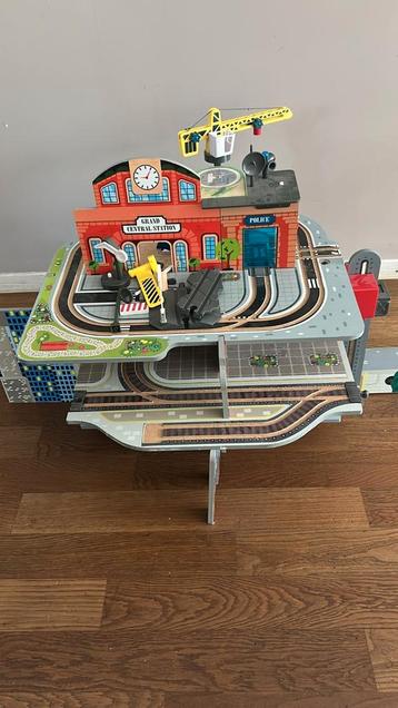 Houten Treinset – Grand Central Station – Meerdere Niveaus beschikbaar voor biedingen