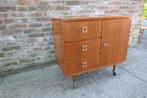 Vintage teak kastje op wielen met laden en deurtje jaren 50, Huis en Inrichting, Kasten | Ladekasten, Ophalen, 50 tot 100 cm, Zo goed als nieuw