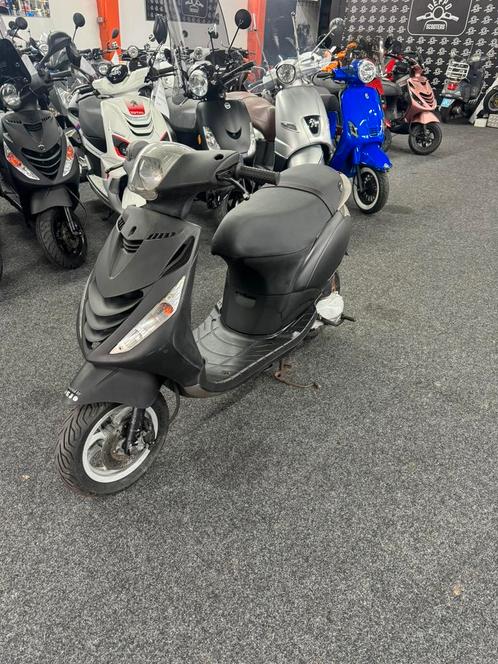 Piaggio zip 2t, Fietsen en Brommers, Brommeronderdelen | Scooters, Zo goed als nieuw, Ophalen