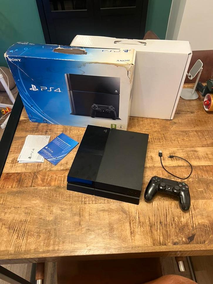 Playstation 4 in doos, Spelcomputers en Games, Spelcomputers | Sony PlayStation 4, Zo goed als nieuw, Original, Met 1 controller