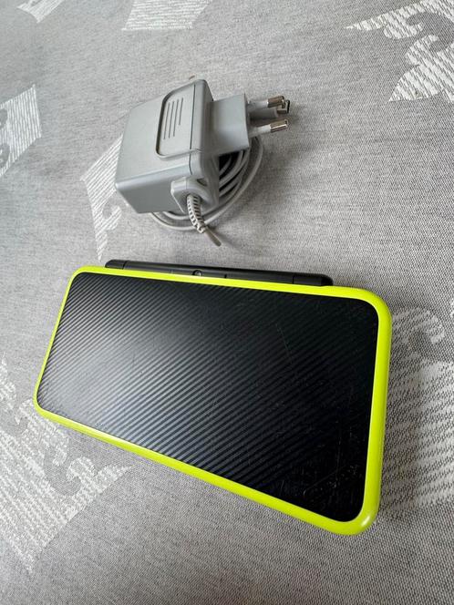 Nintendo New 2DS XL Zwart/Groen, met lader en stylus, Spelcomputers en Games, Spelcomputers | Nintendo 2DS en 3DS, Gebruikt, 2DS XL