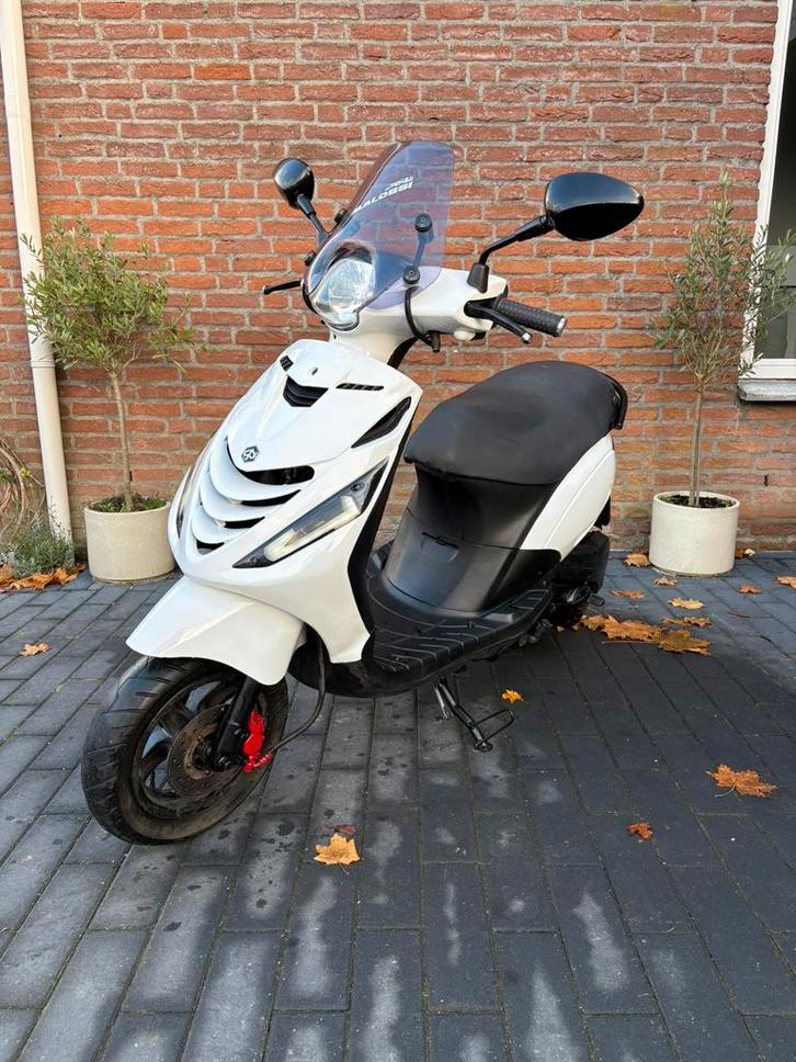 Piaggio zip 50cc brom 4t, Fietsen en Brommers, Scooters | Piaggio, Zo goed als nieuw, Zip, Maximaal 45 km/u, Benzine, Ophalen of Verzenden