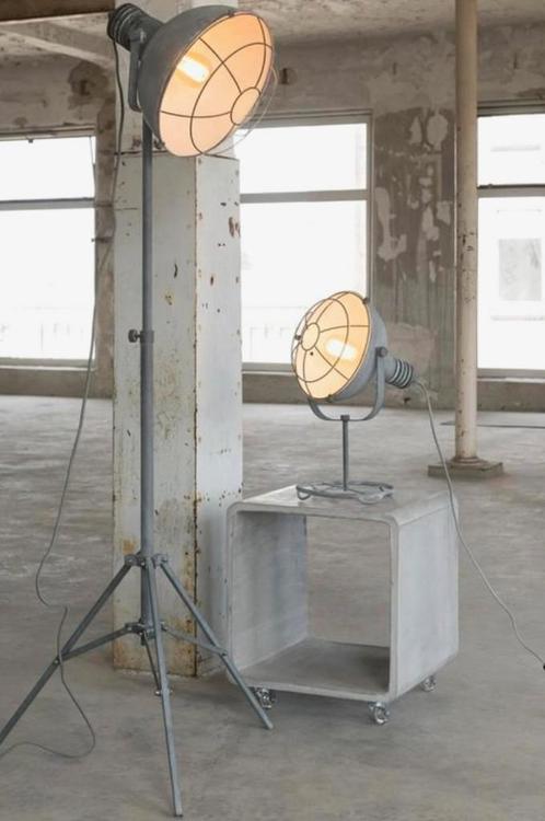 Vloerlamp Vicenza NIEUWSTAAT, Huis en Inrichting, Lampen | Vloerlampen, Zo goed als nieuw, 150 tot 200 cm, Metaal, Ophalen