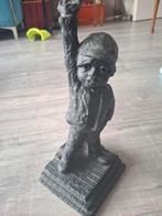 Leuk oud zwart beeldje van jongetje met arm omhoog, Ophalen of Verzenden