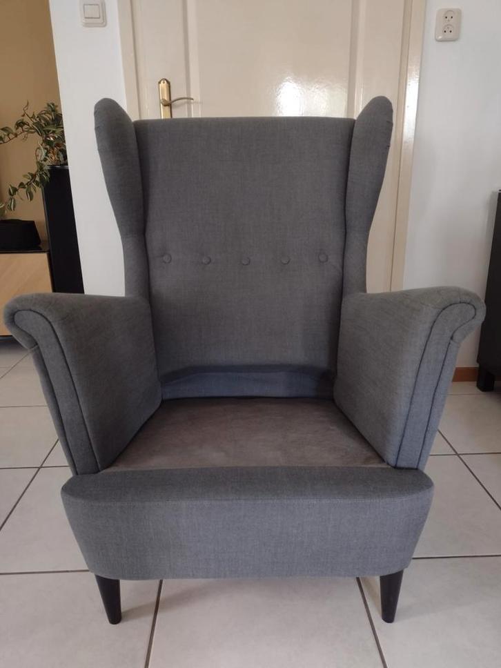 Oorfauteuil in het donkergrijs., Huis en Inrichting, Fauteuils, Zo goed als nieuw, Stof, 50 tot 75 cm, 75 tot 100 cm, Ophalen