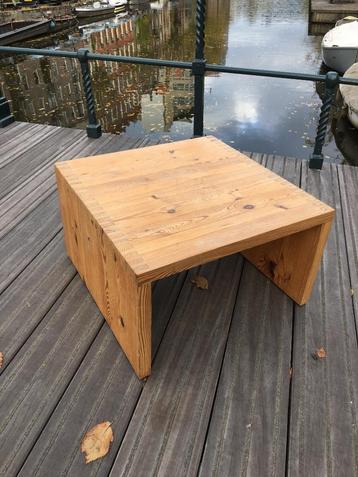 massief grenen koffietafel Ate van Apeldoorn beschikbaar voor biedingen