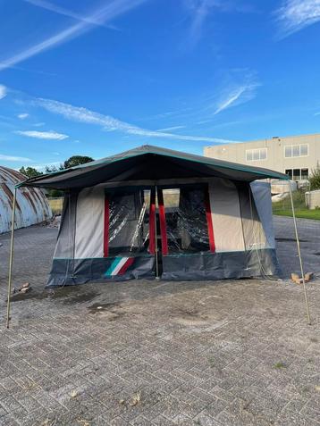 Zeer nette vouwagen 6 persoons beschikbaar voor biedingen