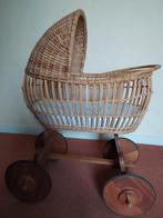 Zeer aparte  royale wieg, Kinderen en Baby's, Babywiegjes en Ledikanten, Ophalen, Wieg