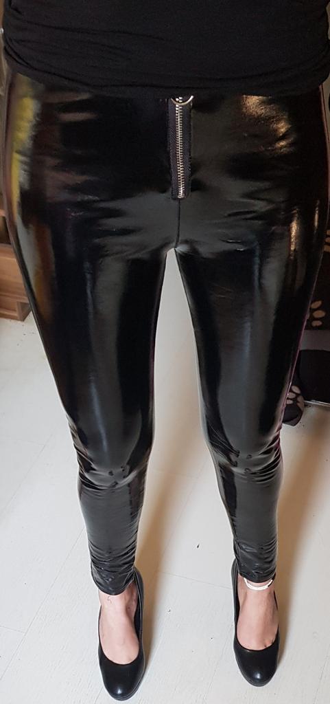 Mooie (nep) lak / laklook broek, goed aansluitend S, Kleding | Dames, Leggings, Maillots en Panty's, Zo goed als nieuw, Legging