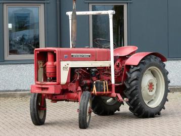 International 423 2wd / 7134 Draaiuren / Smalspoortrekker beschikbaar voor biedingen