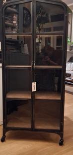 Vitrinekast - Woood Lori,Zwart Metaal & Glas, Huis en Inrichting, Kasten | Dressoirs, Ophalen of Verzenden