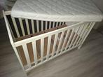 Baby houten ledikant met mattress, Kinderen en Baby's, Babywiegjes en Ledikanten, Ophalen, Zo goed als nieuw, Ledikant