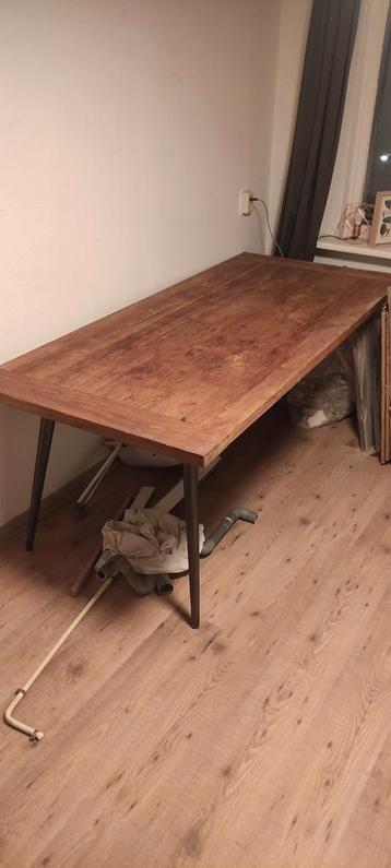 industreel/moderne massief houten eettafel beschikbaar voor biedingen