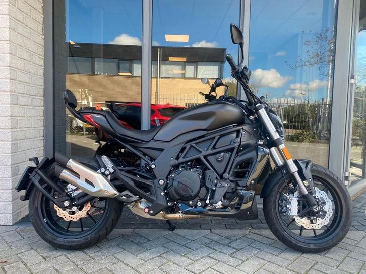 Benelli 502C (bj 2025), Motoren, Motoren | Benelli, Naked bike, 12 t/m 35 kW, 2 cilinders, Minimaal motorrijbewijs A2