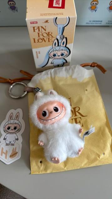 Nieuw en 100 % origineel Labubu Pin for Love H beschikbaar voor biedingen