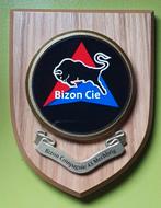 Bizon Cie 43 Mechbrig wapenschild. Nieuw/Nieuwstaat., Verzamelen, Verzenden, Landmacht, Nederland, Overige typen