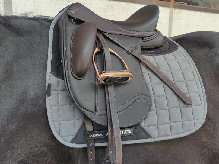 Anatomica Welfare model 1 - 17,5 inch - Donkerbruin - 2024, Dieren en Toebehoren, Paarden en Pony's | Zadels, Zo goed als nieuw