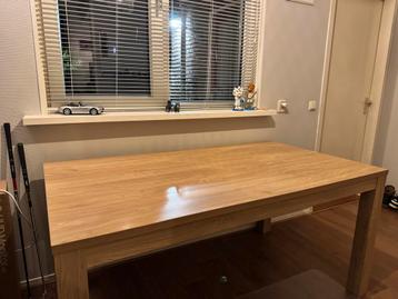 Eettafel beschikbaar voor biedingen