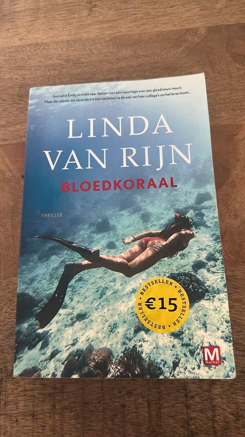 Linda van Rijn - Bloedkoraal, Boeken, Thrillers, Zo goed als nieuw, Nederland, Ophalen of Verzenden