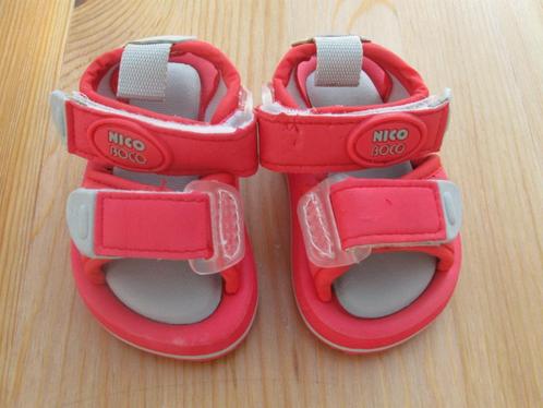 Flexibele rode babysandaaltjes, Kinderen en Baby's, Babykleding | Schoentjes en Sokjes, Zo goed als nieuw, Jongetje of Meisje
