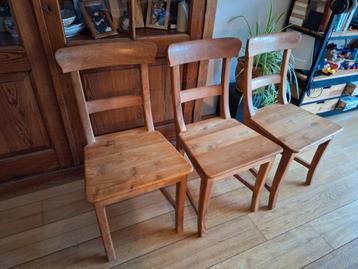 Houten eettafel stoelen - 3 stuks - Nieuwegein beschikbaar voor biedingen