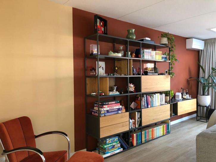 Hulsta Now vakkenkast antraciet/eikenfineer, Huis en Inrichting, Kasten | Wandmeubels, Zo goed als nieuw, 200 cm of meer, 300 cm of meer