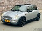 Mini Cooper One 1.6 16V 2002 Grijs APK PANORAMA, Auto's, Mini, Voorwielaandrijving, Stof, Zwart, 4 stoelen