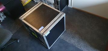Flightcase groot vierkant (officieel voor een CRT TV) beschikbaar voor biedingen