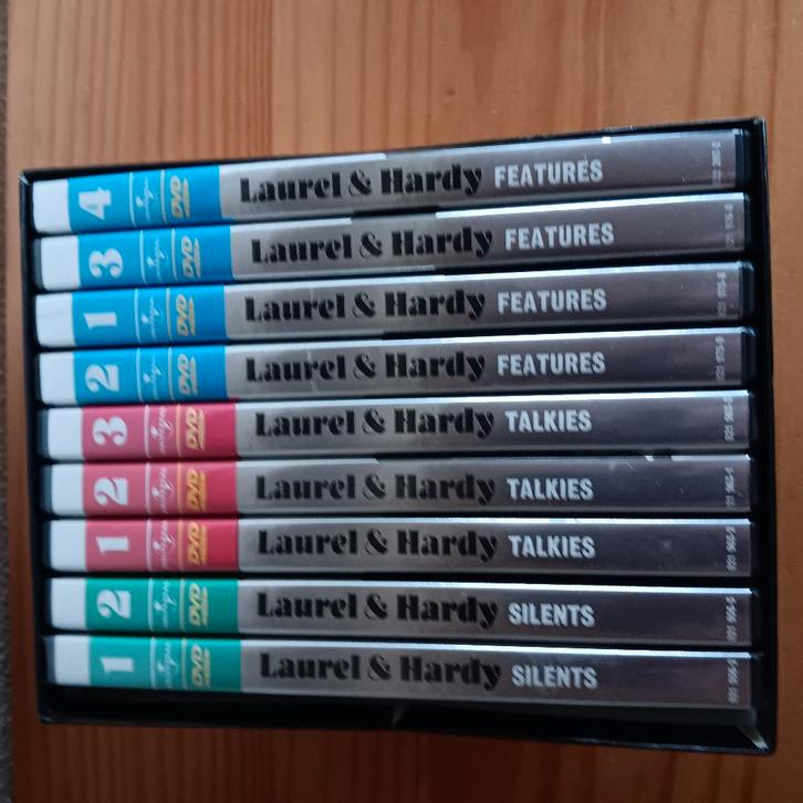 Laurel & Hardy Collection, 9x 2 DVD box set, Cd's en Dvd's, Dvd's | Komedie, Zo goed als nieuw, Actiekomedie, Boxset, Alle leeftijden