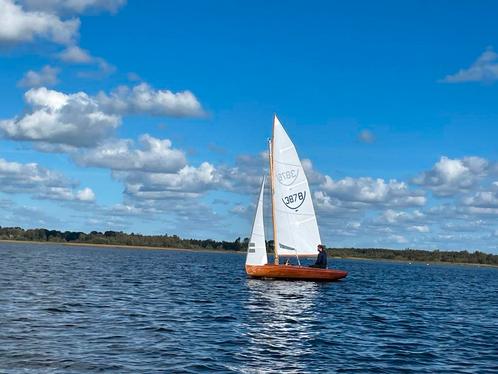 Mooie 16 m2 (bm’r) nummer 3878 te koop, Watersport en Boten, Open zeilboten, Zo goed als nieuw, Overige typen, 3 tot 6 meter, Hout