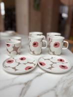 Nog nieuw: 8x Marimekko servies Unikko beige-roze, Nieuw, Ophalen of Verzenden, Overige stijlen, Kop(pen) en/of Schotel(s)
