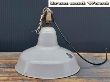 Grijze oude plafondlamp / hanglamp afm H30 D30 beschikbaar voor biedingen