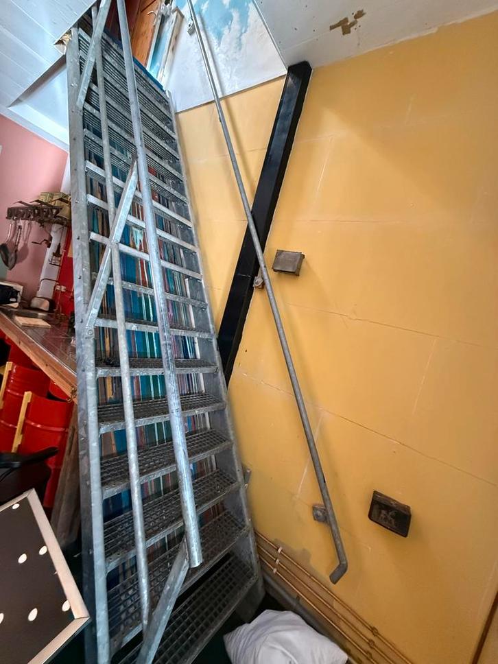 Gegalvaniseerde Stalen Trap - 5 Meter, Doe-het-zelf en Verbouw, Ladders en Trappen, Gebruikt, Trap, 4 meter of meer, Ophalen