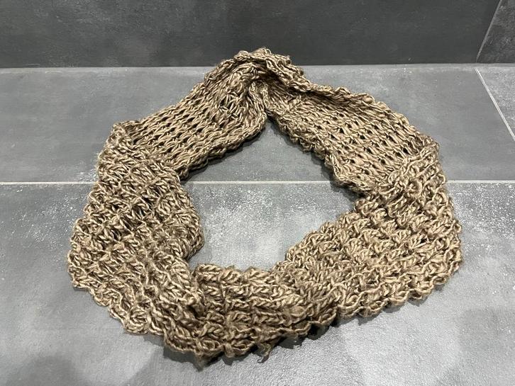 Gebreide/gehaakte sjaal – beige/bruin, Kleding | Dames, Mutsen, Sjaals en Handschoenen, Zo goed als nieuw, Sjaal, Maat 46/48 (XL) of groter