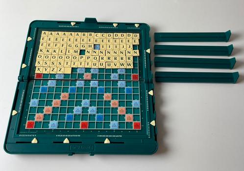 Vintage 2000 Mattel Scrabble Magnetisch Reisspel 18x10x3cm, Hobby en Vrije tijd, Gezelschapsspellen | Bordspellen, Zo goed als nieuw