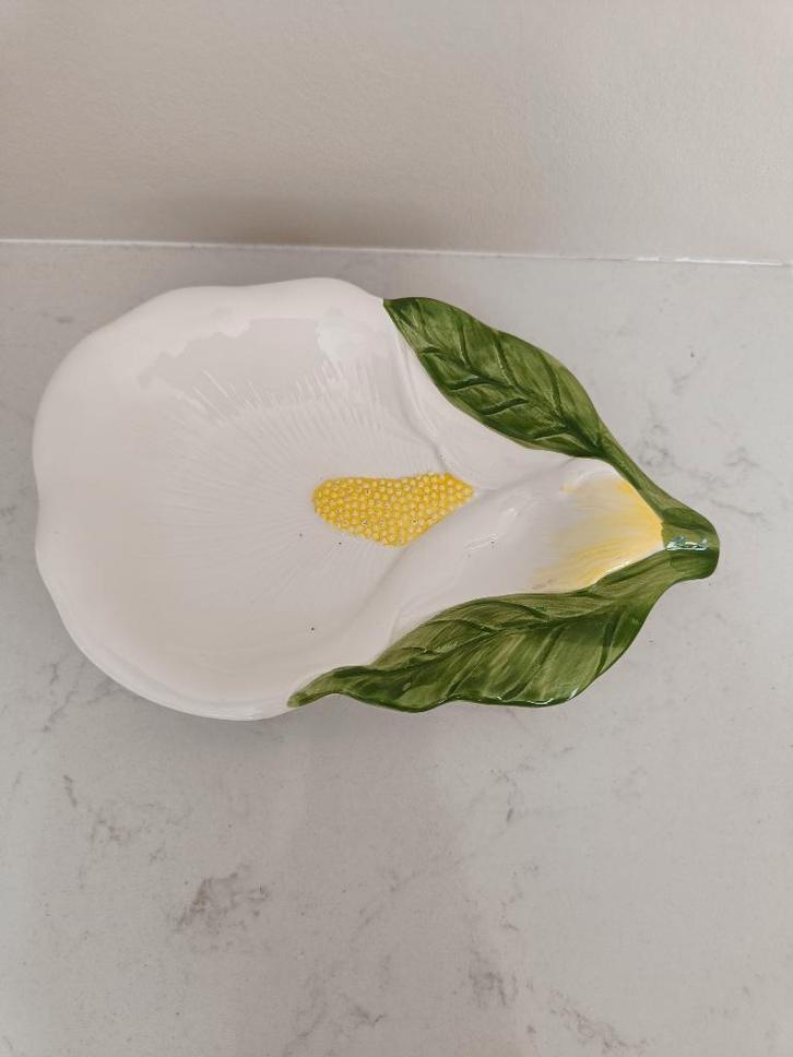 Aronskelk schaaltje vintage keramiek, Huis en Inrichting, Woonaccessoires | Schalen en Manden, Gebruikt, Schaal, Overige vormen