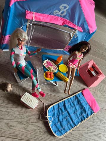 Barbie kampeer set, tent spulletjes bbq en poppen beschikbaar voor biedingen