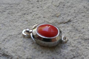 Zilveren ketting slotje met een bloedkoraal beschikbaar voor biedingen