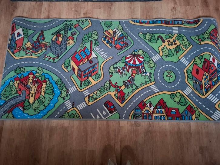 Speelkleed met kasteel en ruime parkeergelegenheid, Kinderen en Baby's, Speelgoed | Speelkleden, Zo goed als nieuw, Ophalen