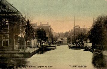 Groningen - Damsterdiep - Boten op het water beschikbaar voor biedingen