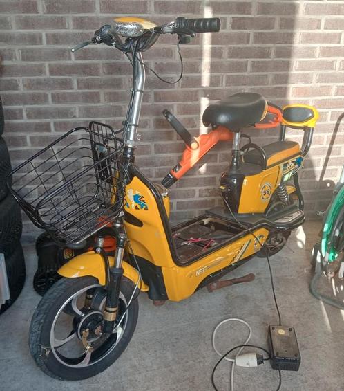 Electrisch oplaadbare snor scooter, Fietsen en Brommers, Snorfietsen en Snorscooters, Gebruikt, Overige merken, Elektrisch, Ophalen