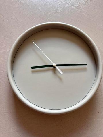 Wand klokje beschikbaar voor biedingen