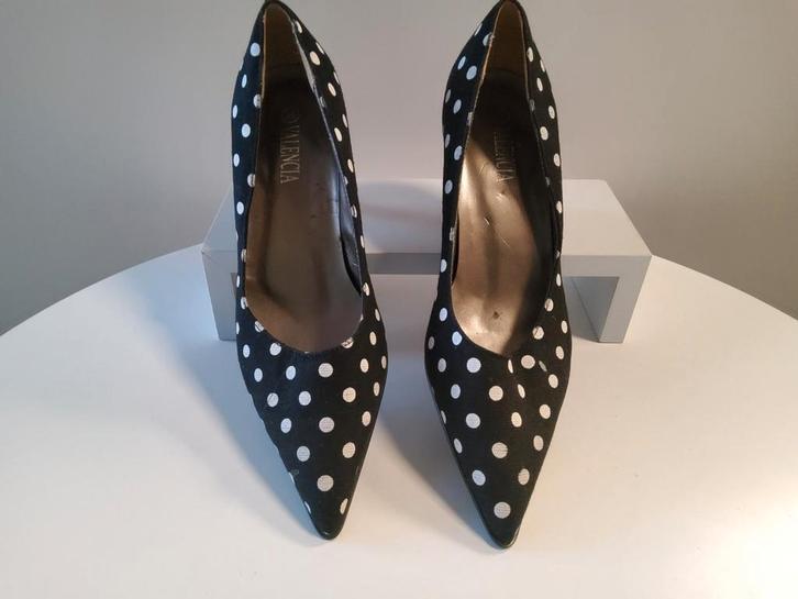 Vintage, polkadot pumps uit de jaren 80. Maat 36. VALENCIA., Kleding | Dames, Schoenen, Zo goed als nieuw, Zwart, Ophalen of Verzenden