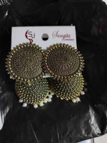 Grote Indiase jhumka oorbellen beschikbaar voor biedingen