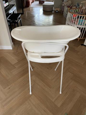 Babybadje met Standaard beschikbaar voor biedingen