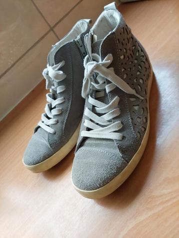 Leuke sneaker, maat 39, Tamaris beschikbaar voor biedingen