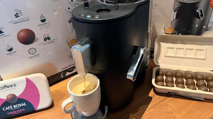 CoffeeB machine met 180 Café Royal koffieballen, Diversen, Levensmiddelen, Ophalen