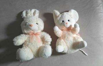 2 knuffels konijn en muis beschikbaar voor biedingen