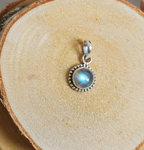 Zilveren hanger met natuurlijke labradoriet zilver 925, Sieraden, Tassen en Uiterlijk, Kettinghangers, Nieuw, Zilver, Blauw, Overige voorstellingen