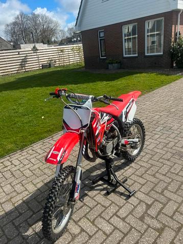 Honda cr80 crossmotor beschikbaar voor biedingen